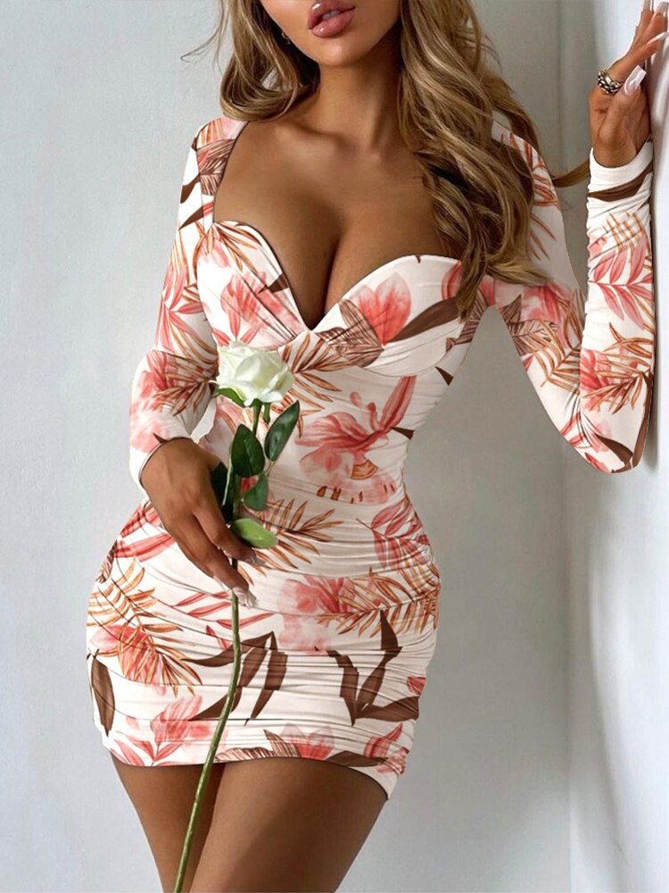 Sexy nauwsluitende gerimpelde mini-jurk met sweetheart-halslijn en lange mouwen