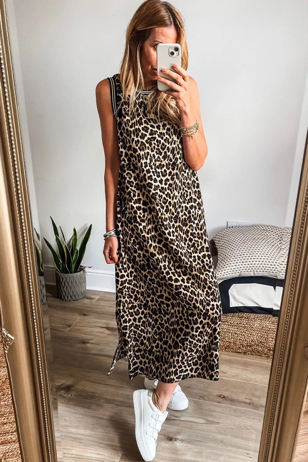 Mouwloze maxi-jurk met luipaardprint en zijsplit