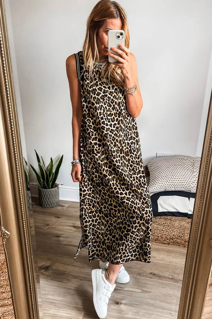 Mouwloze maxi-jurk met luipaardprint en zijsplit