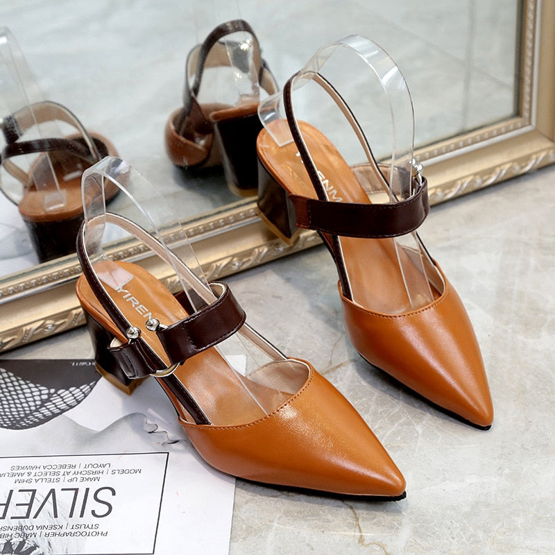 Luxe puntige slingback pumps