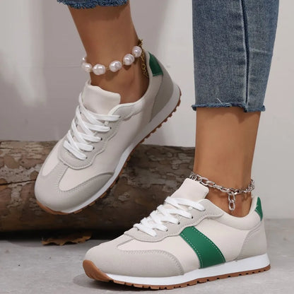 Platte sneakers met ronde neus en contrasterend design van PU-leer