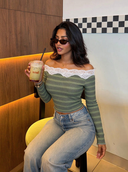 Dames off-shoulder top met lange mouwen gestreept design slim fit model en kanten details