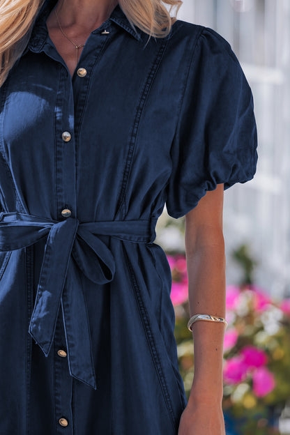 Jurk van denim met kraag lange mouwen knoopsluiting ceintuur korte mouwen en pofmouwen
