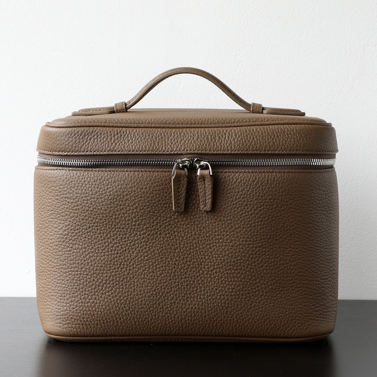Large-capacity top-grain cowhide hand-held cosmetic bag for storage