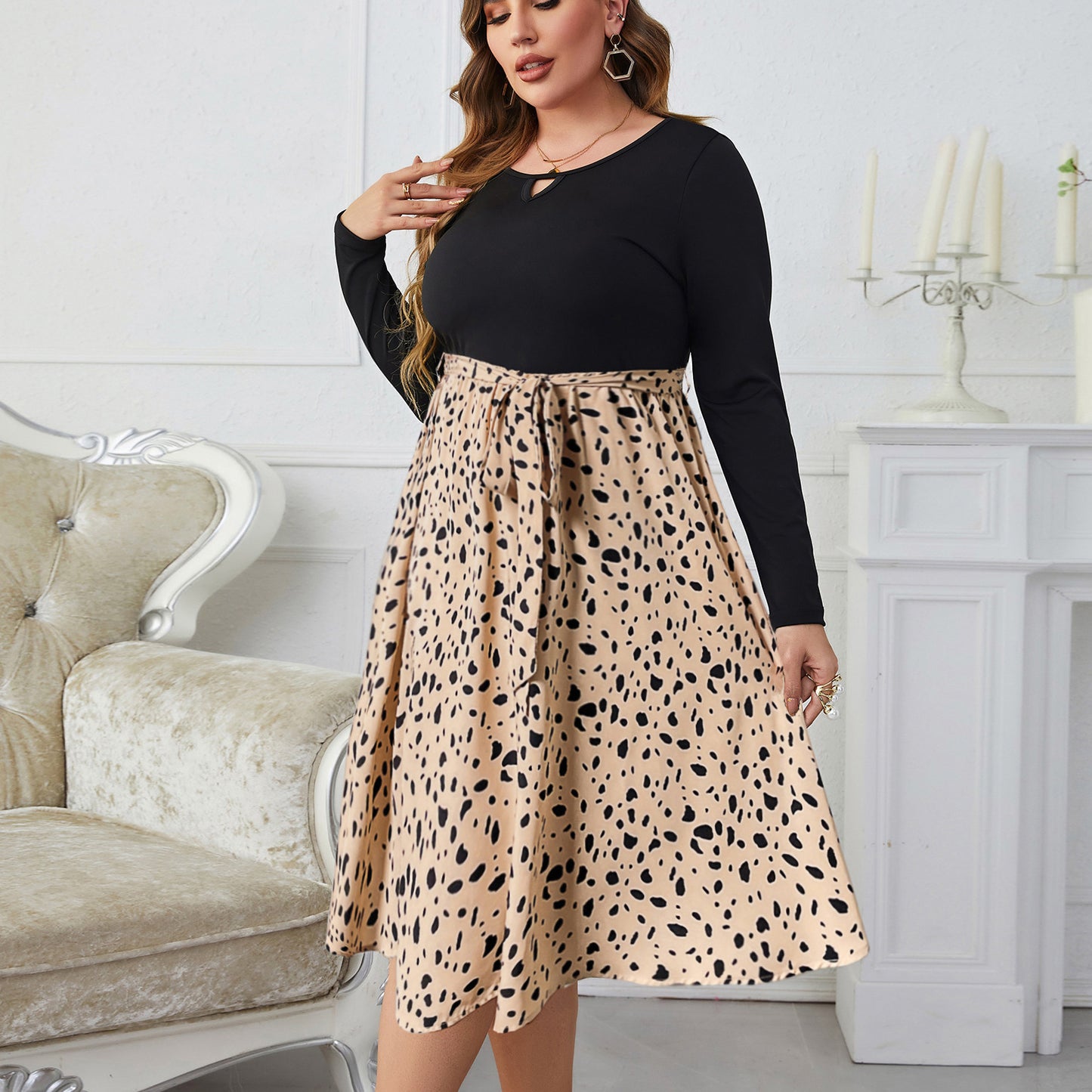 Plus size  2-in-1 look midi-jurk met stippenprint