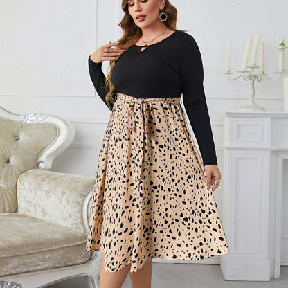 Plus size  2-in-1 look midi-jurk met stippenprint