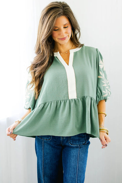 Babydoll blouse met kleurblokken patchwork V-hals en geborduurde pofmouwen