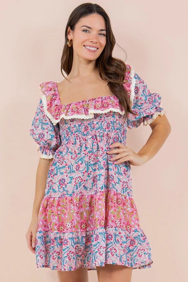 Gebloemde mini-jurk met ruches in casual stijl