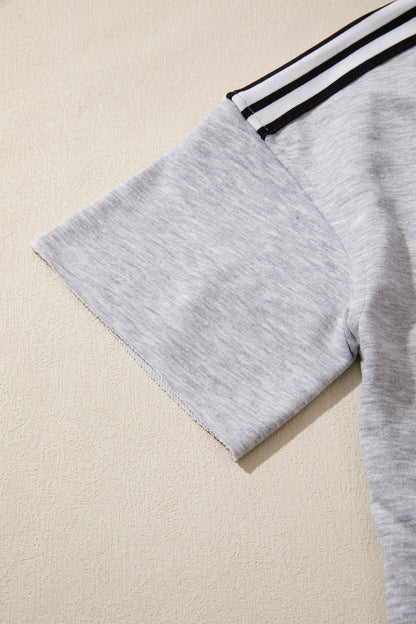Lichtgrijze oversized T-shirt met patchworkdetails en onafgewerkte randen