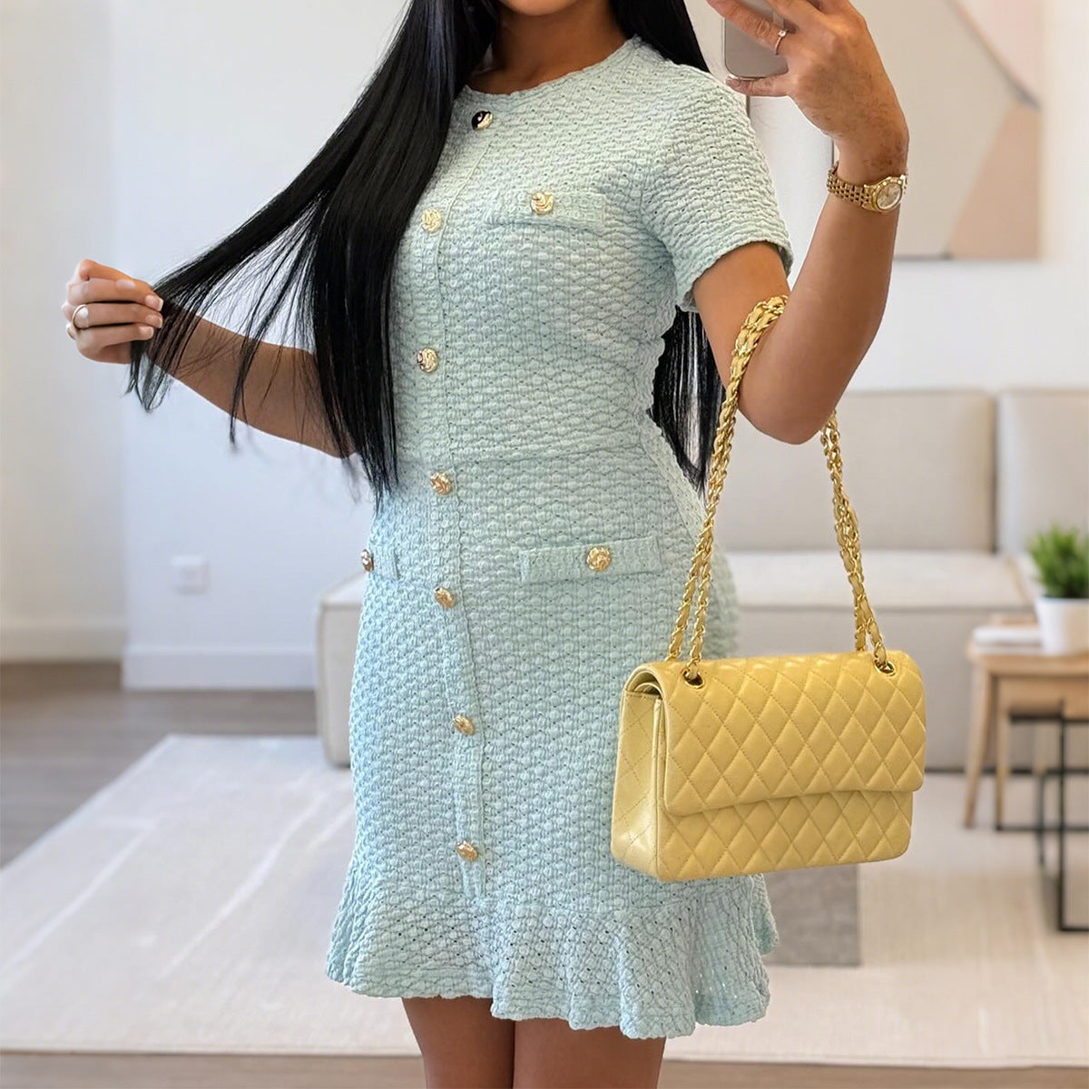 Elegante jurk met korte mouwen en knopen