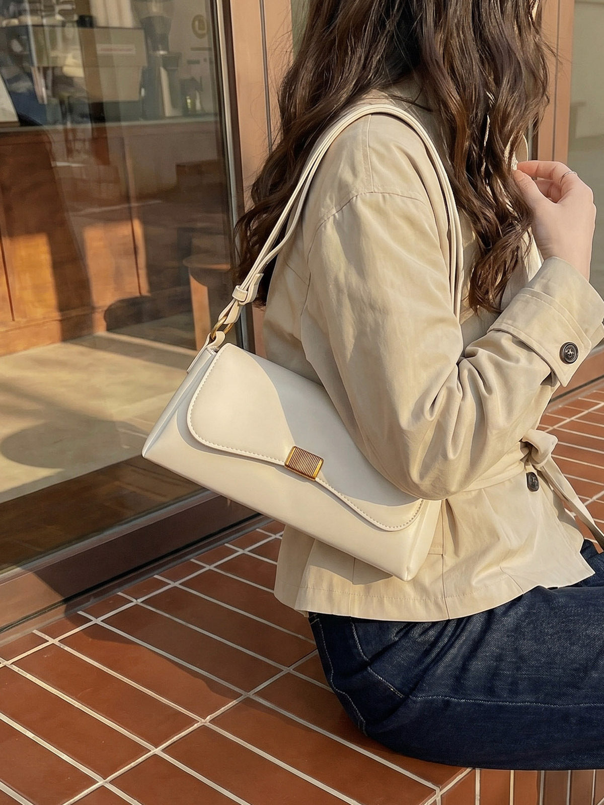 Retro Shoulder Bag with Magnetic Closure