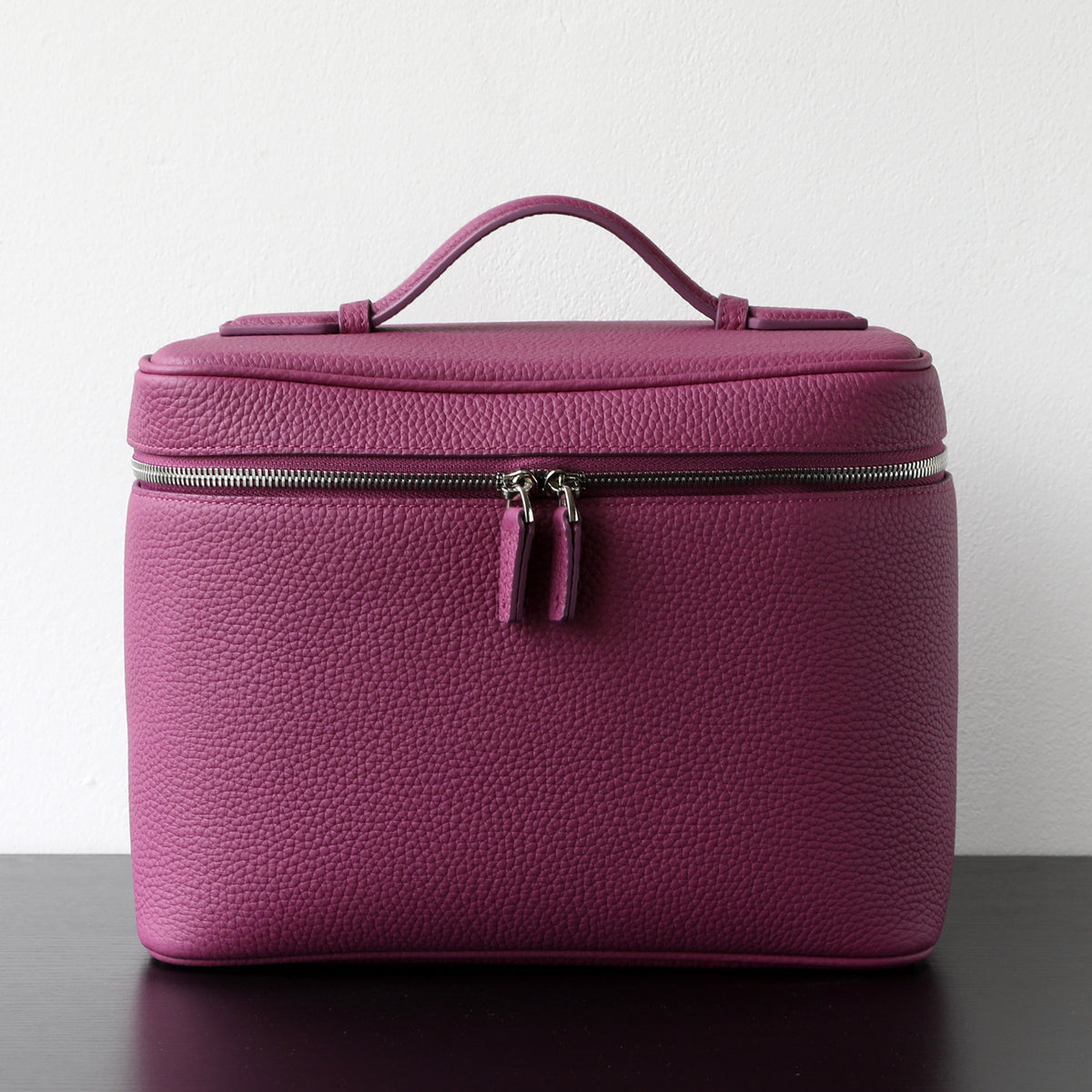 Large-capacity top-grain cowhide hand-held cosmetic bag for storage