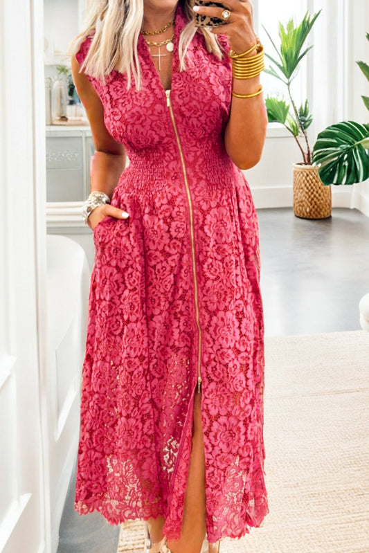 Koraalkleurige mouwloze maxi-jurk met bloemenkant overlay ritssluiting V-hals en geplooide taille