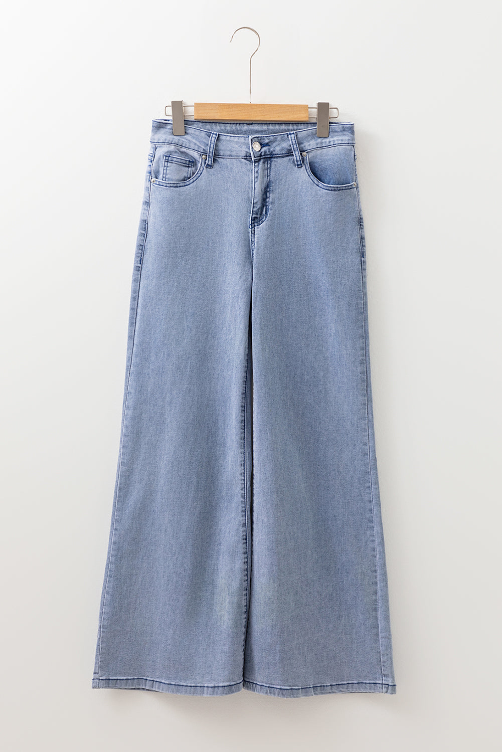 Jeans met knoopsluiting hoge taille en uitlopende pijpen