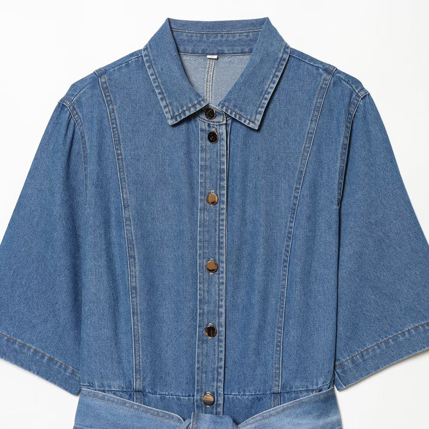 Modieuze damesjurk van denim met overhemdkraag en ceintuur