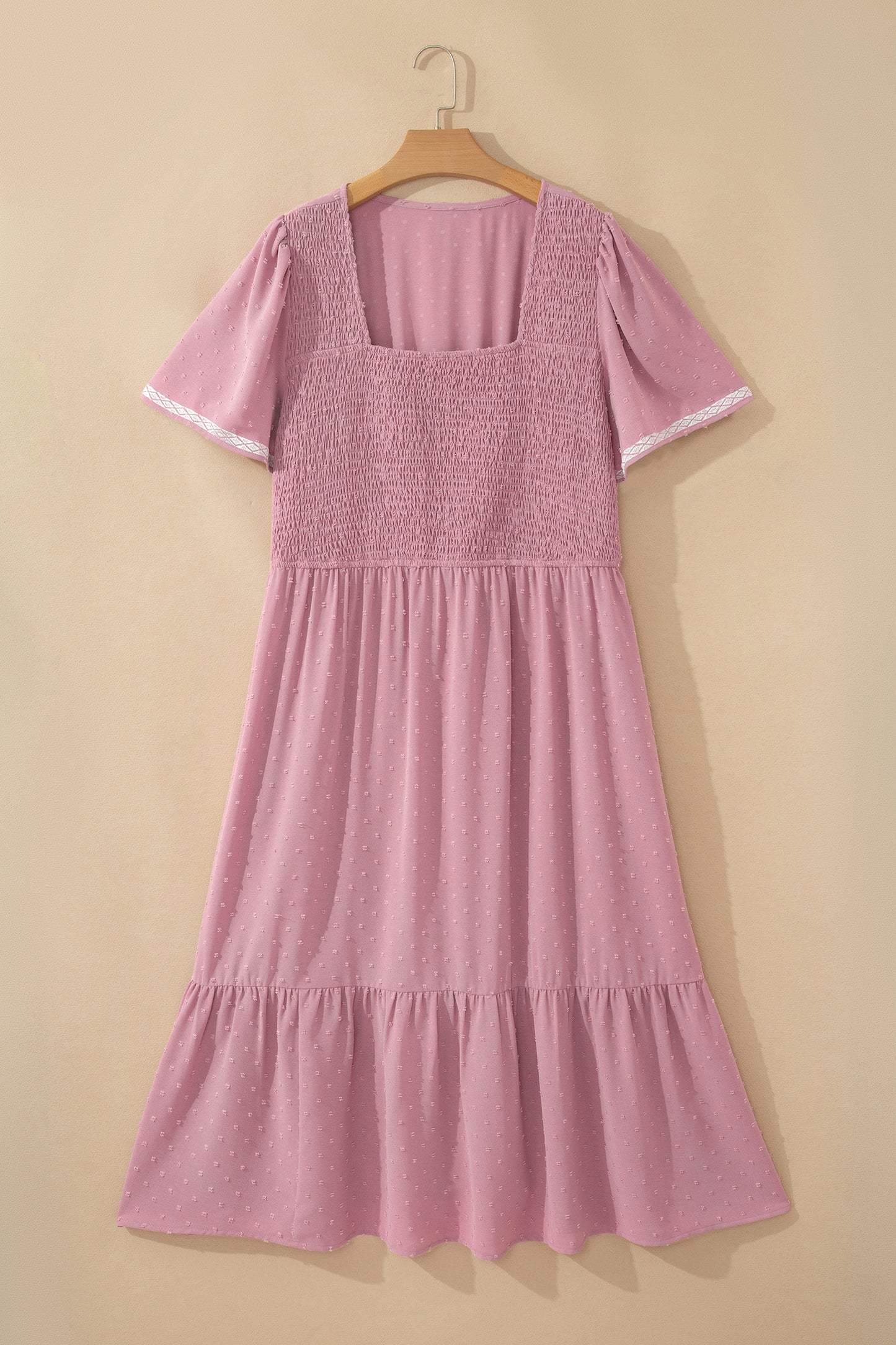 Roze plus size jurk met stippen korte mouwen smockwerk hoge taille en zwierige rok