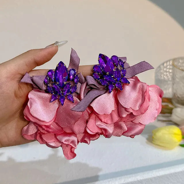 Elegante handgemaakte stoffen bloemen oorbellen