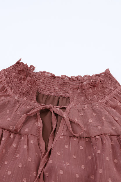 Vurig rode blouse met Zwitserse stippen vetersluiting V-hals en ruches