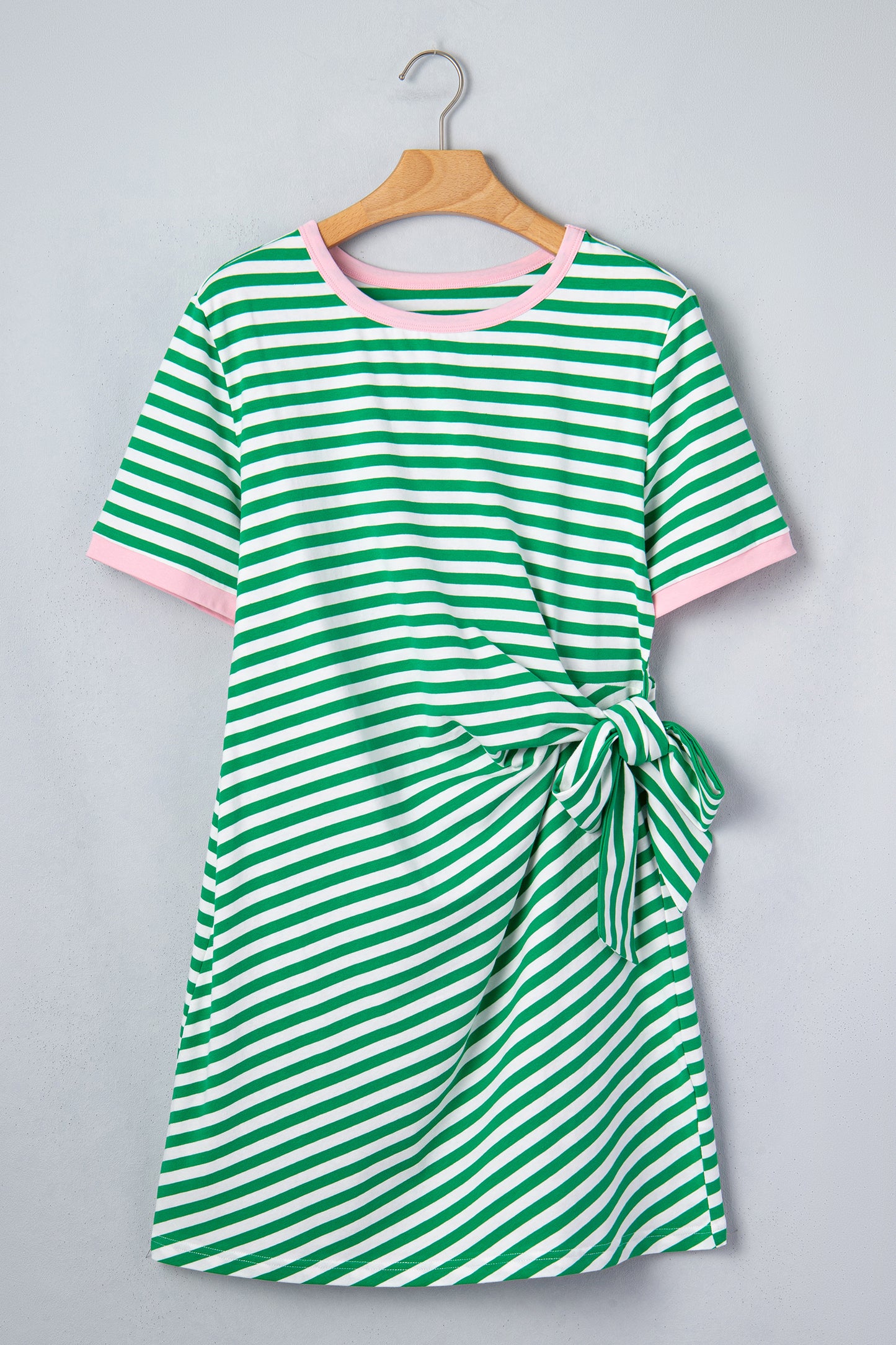 Gestreepte mini-jurk met strik contrasterende bies korte mouwen en ronde hals