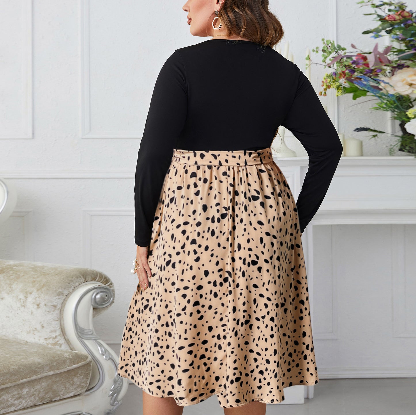 Plus size  2-in-1 look midi-jurk met stippenprint