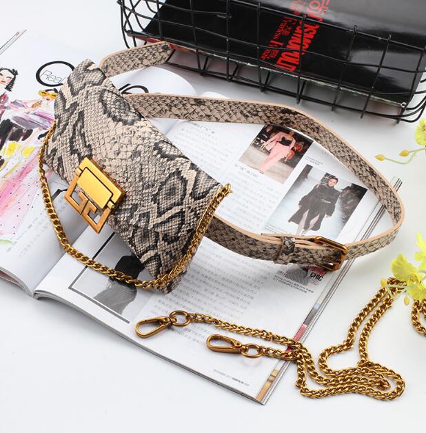 PU-leren heuptasje met ketting details