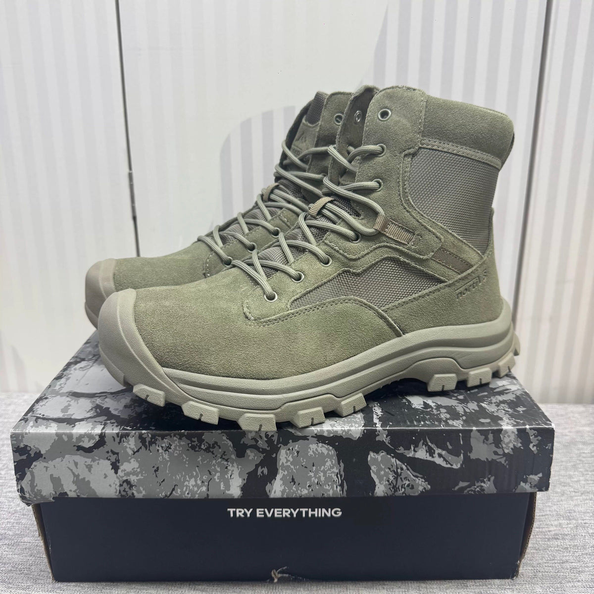 Men's Breathable Mid-High Top Outdoor Hiking Shoes with YKK Side Zipper