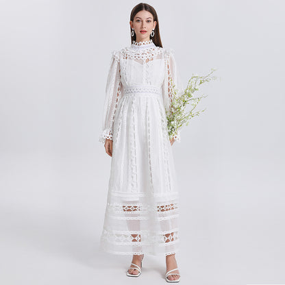 Geborduurde maxi-jurk van chiffon met opengewerkte details
