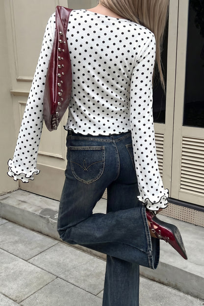 Witte top met lange mouwen en stippenprint en sla-afwerking