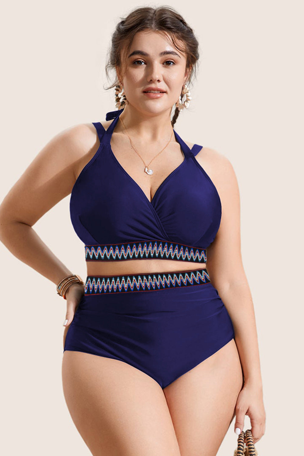 Plus size marineblauwe bikini set met geborduurde bies en strik