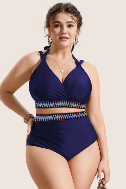 Plus size marineblauwe bikini set met geborduurde bies en strik