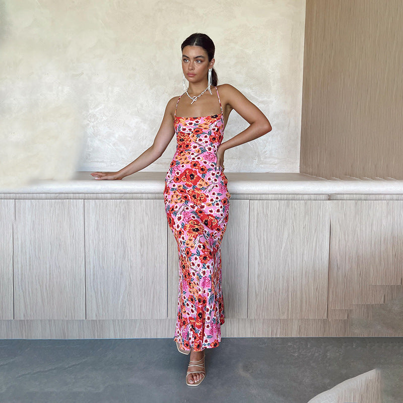 Elegante nauwsluitende cami jurk met een vrolijke print
