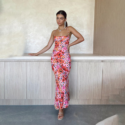 Elegante nauwsluitende cami jurk met een vrolijke print