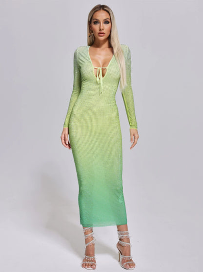 Sexy maxi-jurk met V-hals  diamantjes waterprint kleurovergang en lange mouwen