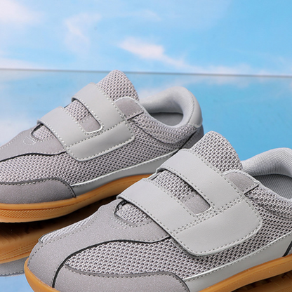 Children's athletic shoes