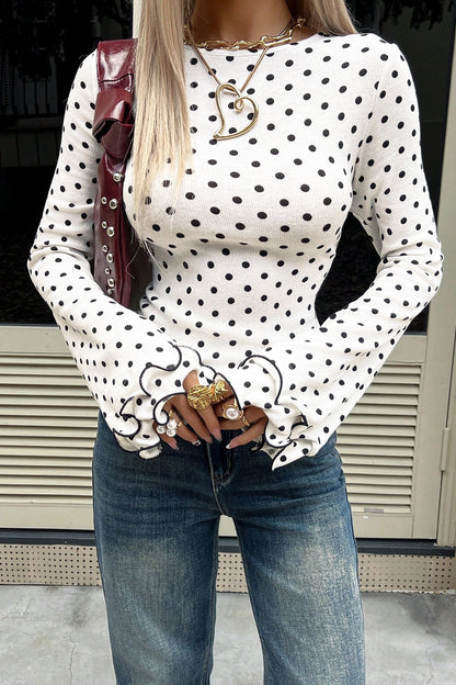 Witte top met lange mouwen en stippenprint en sla-afwerking