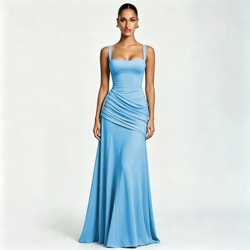 Elegante mouwloze jurk met plooien en wijde rok