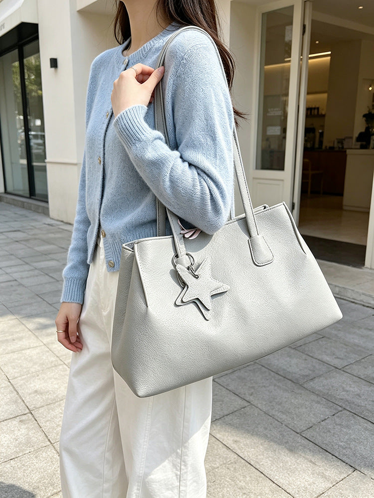 Star pendant tote shoulder bag