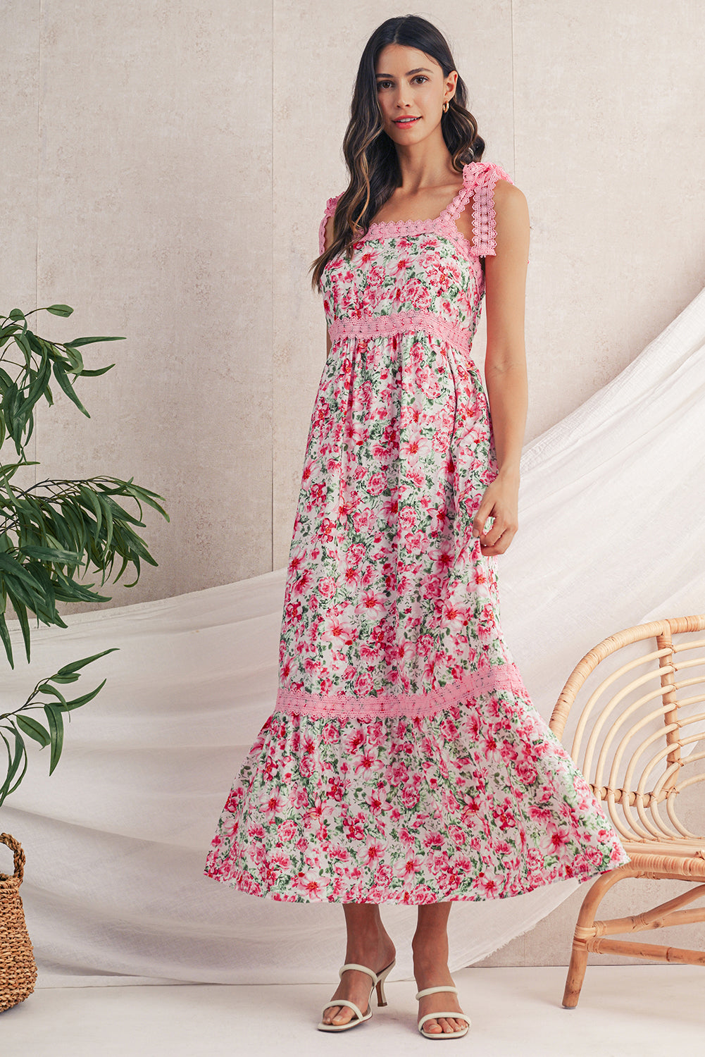 Maxi-jurk met bloemenkant strikbandjes en empiretaille