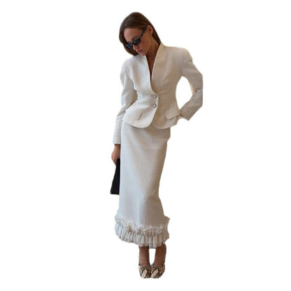 Elegant tweedelig damespak: jasje met V-hals lange mouwen en een maxi-rok met ruches en split