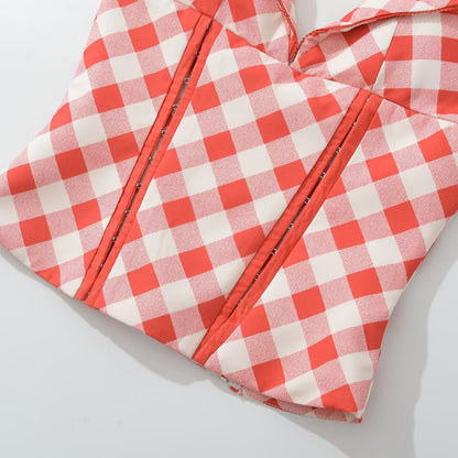 Modieuze rode geruite crop top met open rug en strikdetail