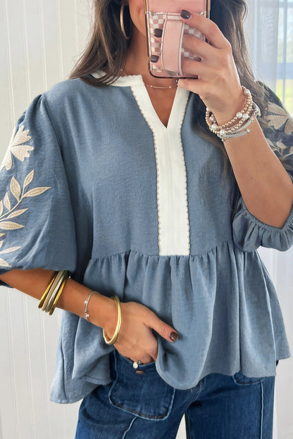 Babydoll blouse met kleurblokken patchwork V-hals en geborduurde pofmouwen