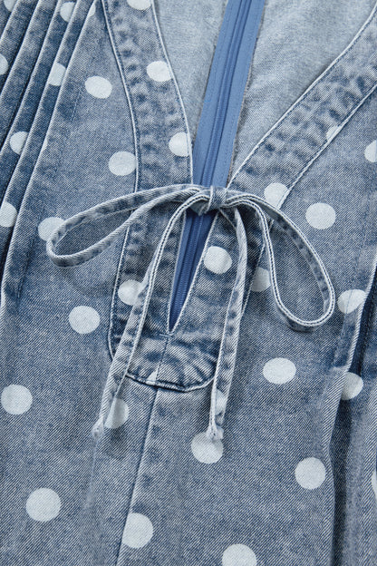 Korte wijde mouwloze jumpsuit van denim met stippenprint strik V-hals en plooien