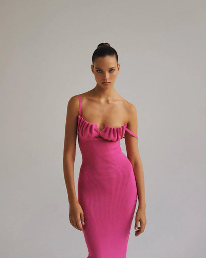 Stijlvolle designerjurk voor dames met sexy bandjes en plooien