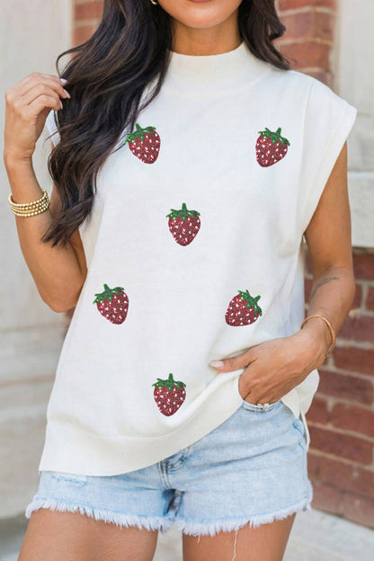 Witte T-shirt met halve mouwen opstaande kraag versierd met pailletten en aardbeien