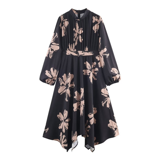 Jurk met lange mouwen en opstaande kraag bedrukt met een onregelmatig zoom