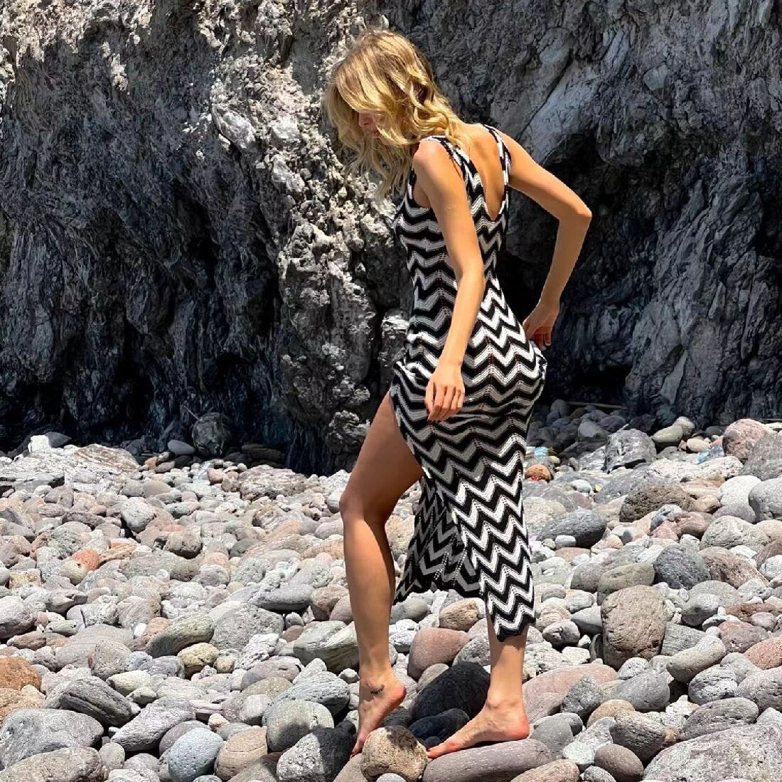 Summer women's V-neck backless black and white striped contrasting knit crochet slit holiday style dress