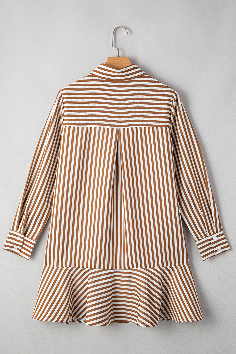 Bruin gestreepte blouse-jurk met ruches aan de zoom kraag en lange mouwen
