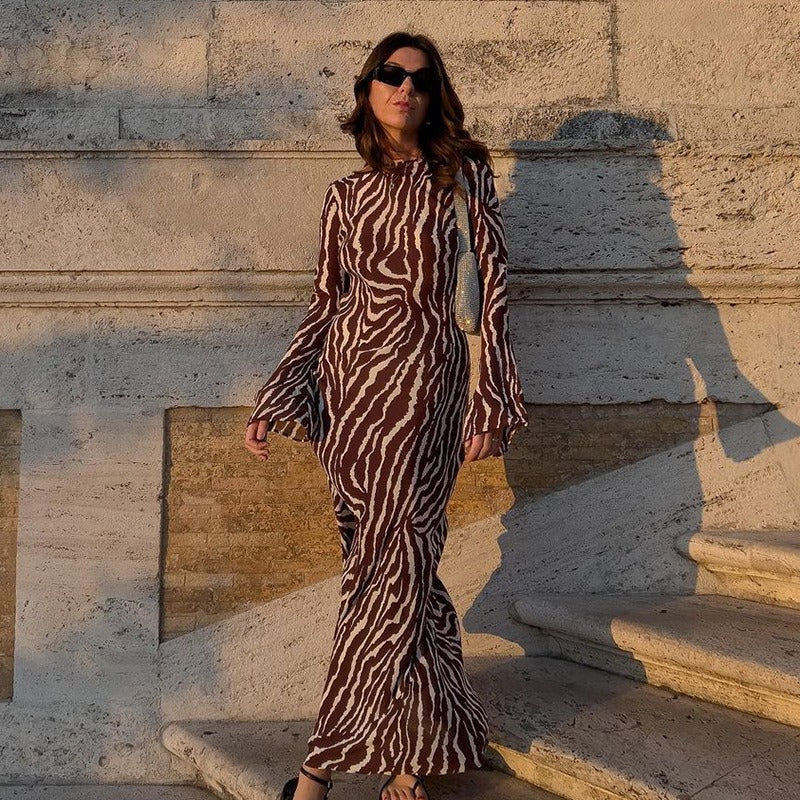 Lange jurk met zebraprint en lange wijd uitlopende mouwen