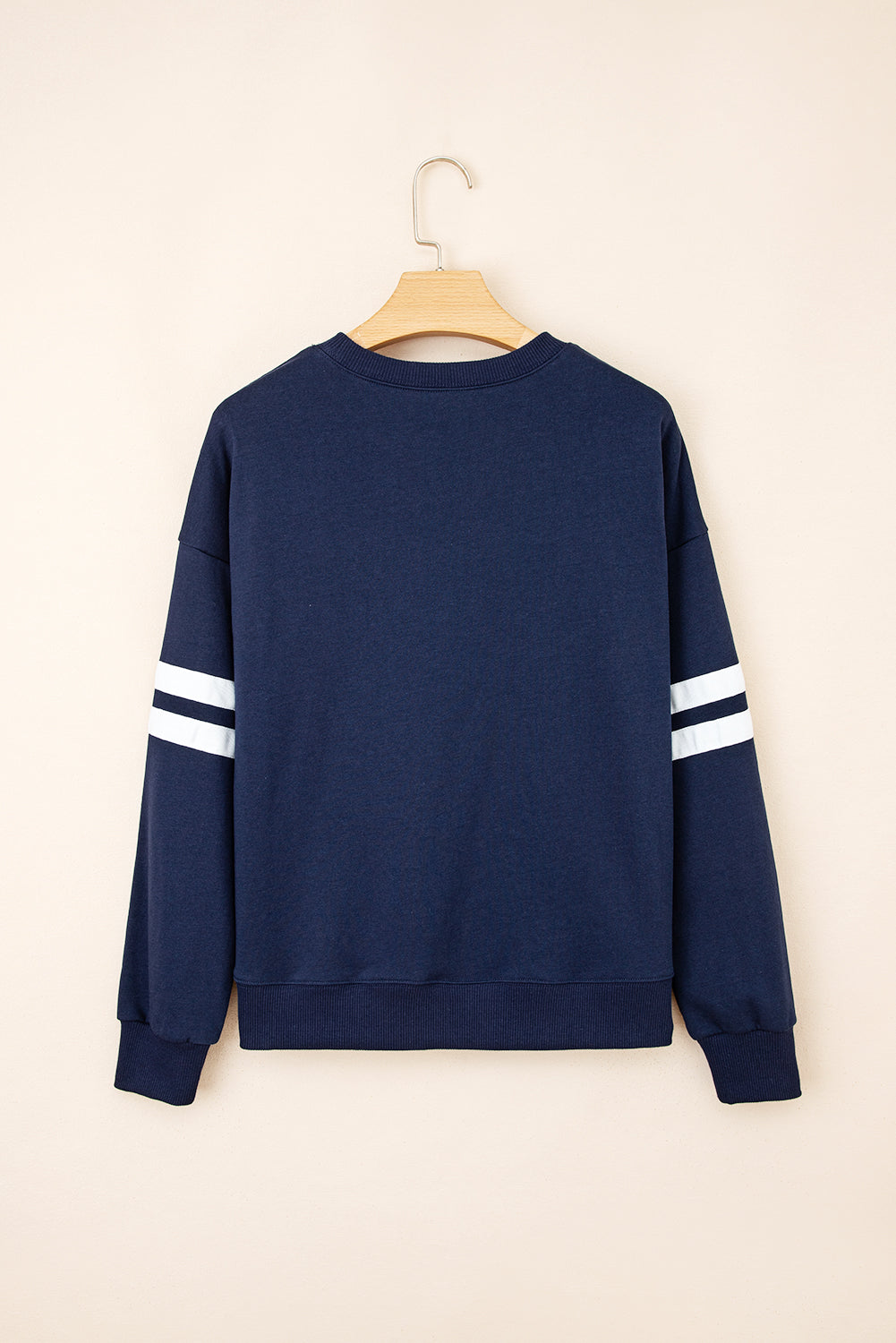 Preppy sweatshirt met strepen op de mouwen en een losse pasvorm