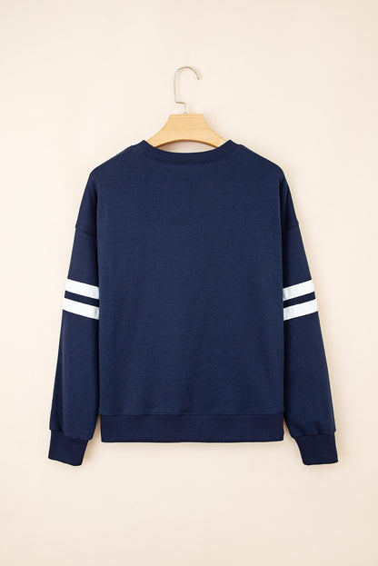 Preppy sweatshirt met strepen op de mouwen en een losse pasvorm